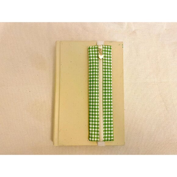 Gingham Elastic Pen Holder Bookmark: Attachable Journal Pouch - Picture 2 of 10